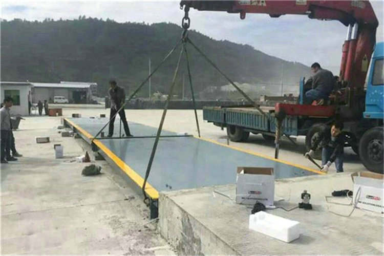 150噸電子汽車(chē)衡定期保養之清除內部異物